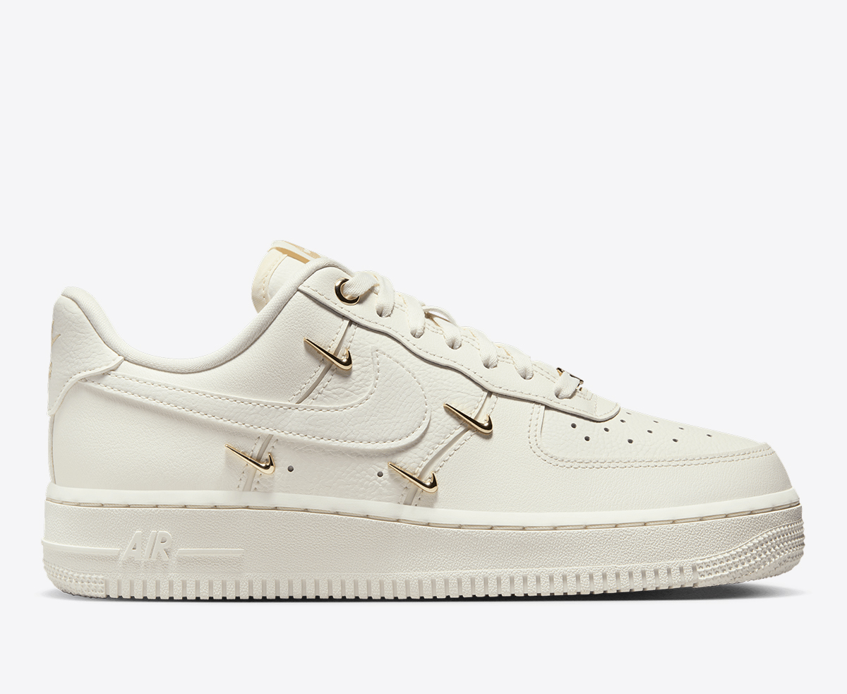 AIR FORCE 1 '07 LX 'SAIL/METALLIC GOLD'