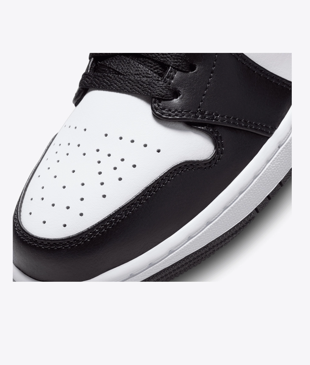 Jordan - Elevate your sneaker game with the trendy NIKE AIR