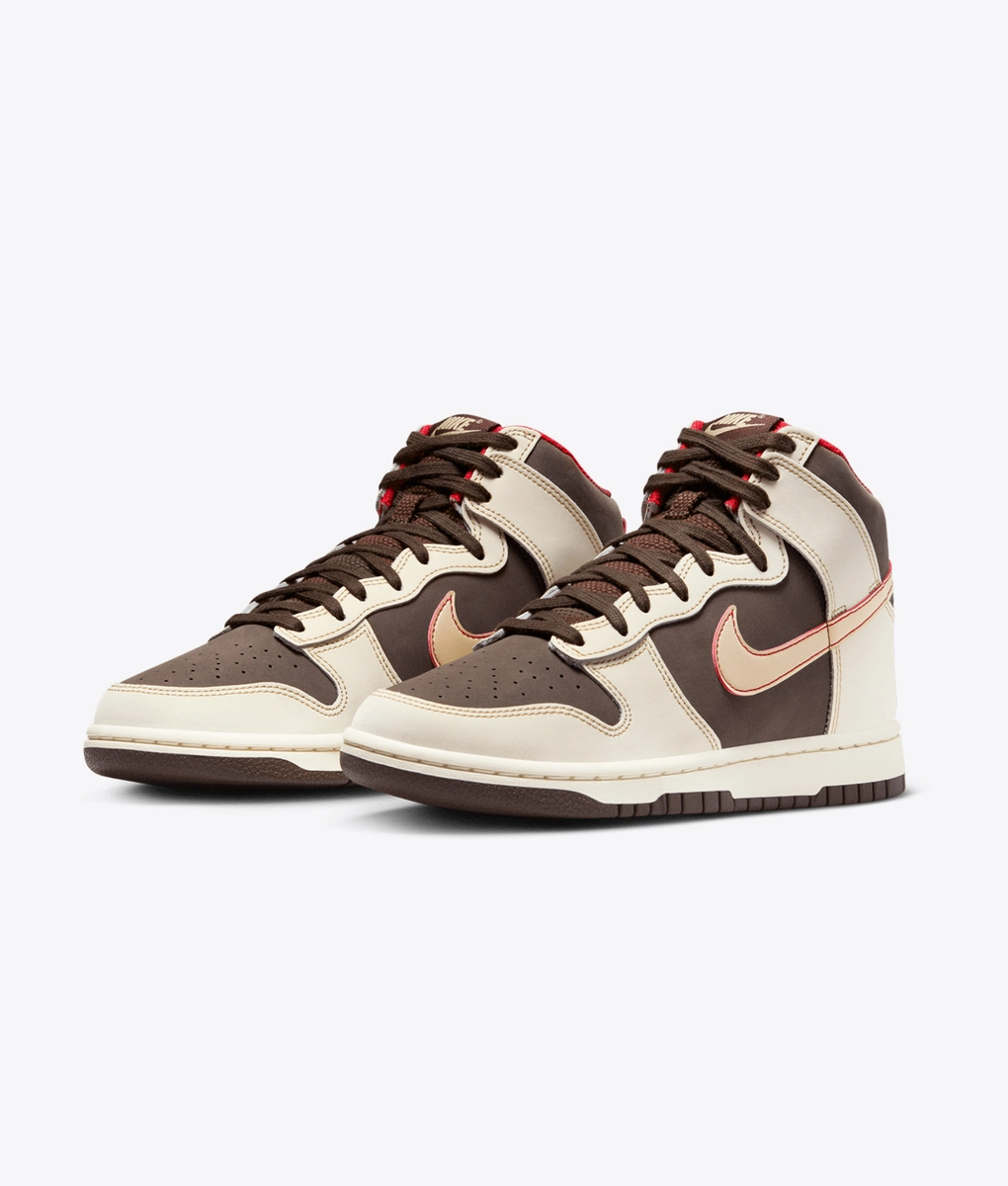 Nike - Elevate your sneaker game with the trendy Nike DUNK