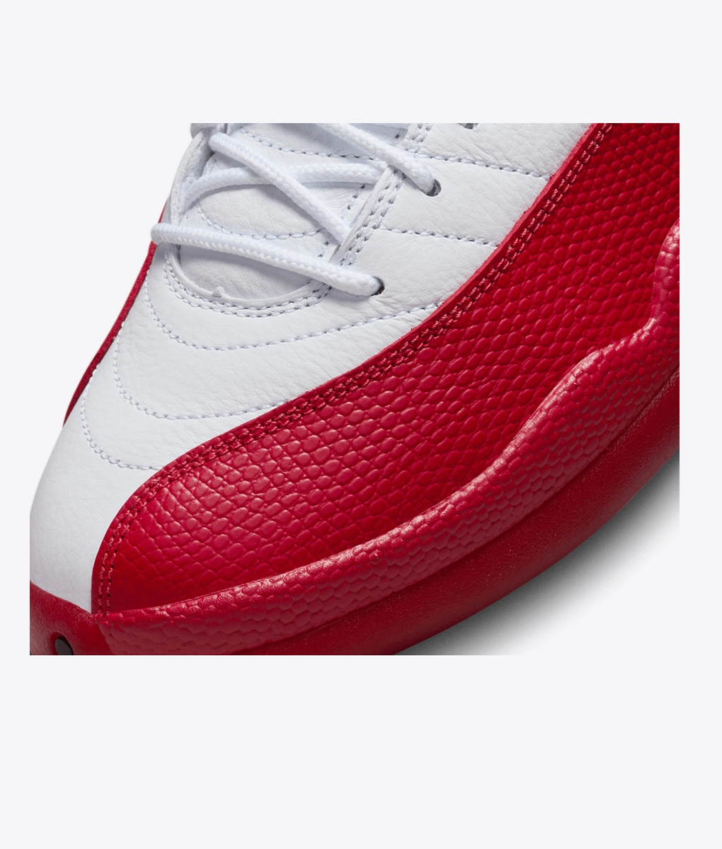 Jordan Elevate your sneaker game with the trendy NIKE AIR JORDAN