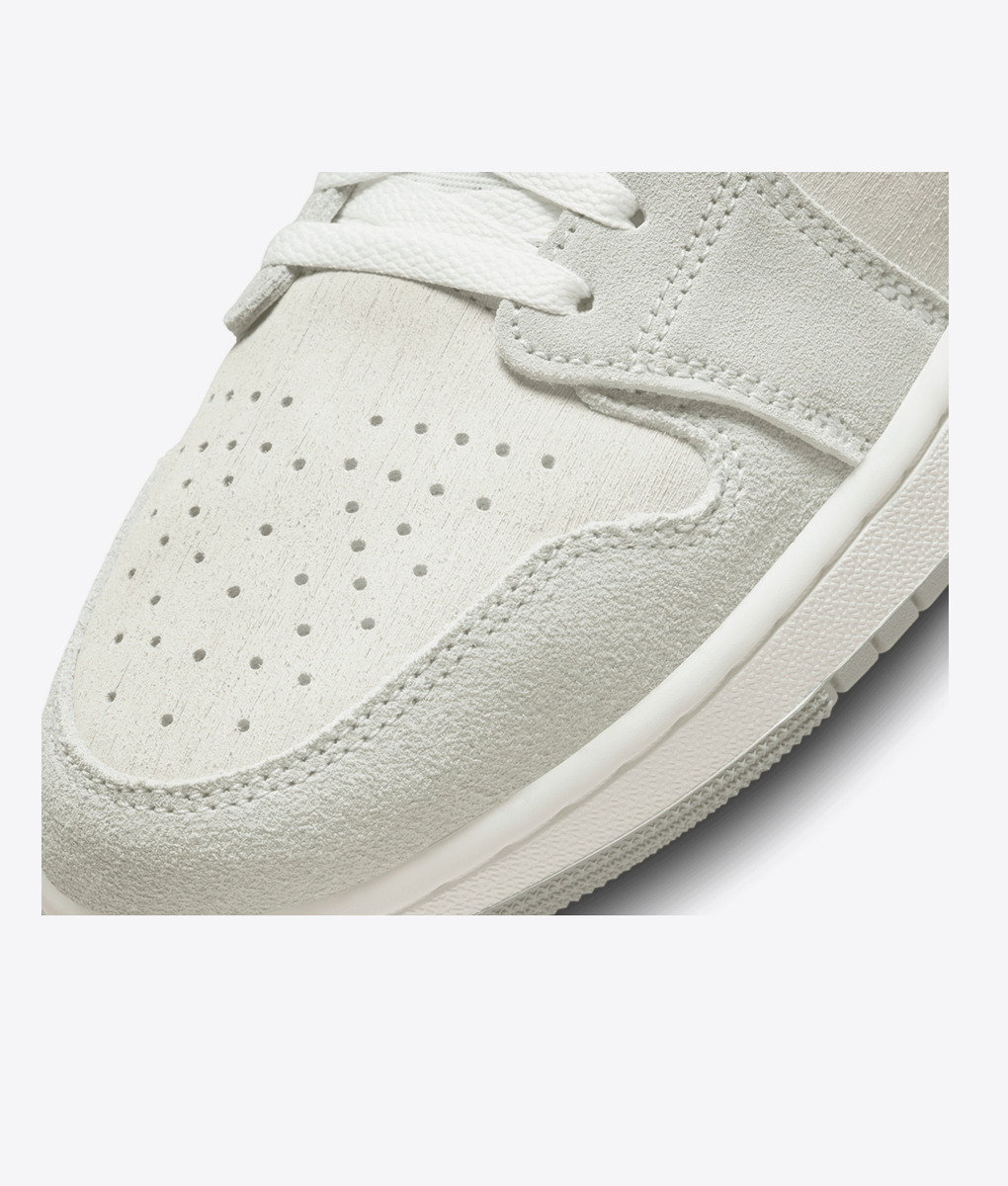 Jordan - Elevate your sneaker game with the trendy NIKE AIR JORDAN