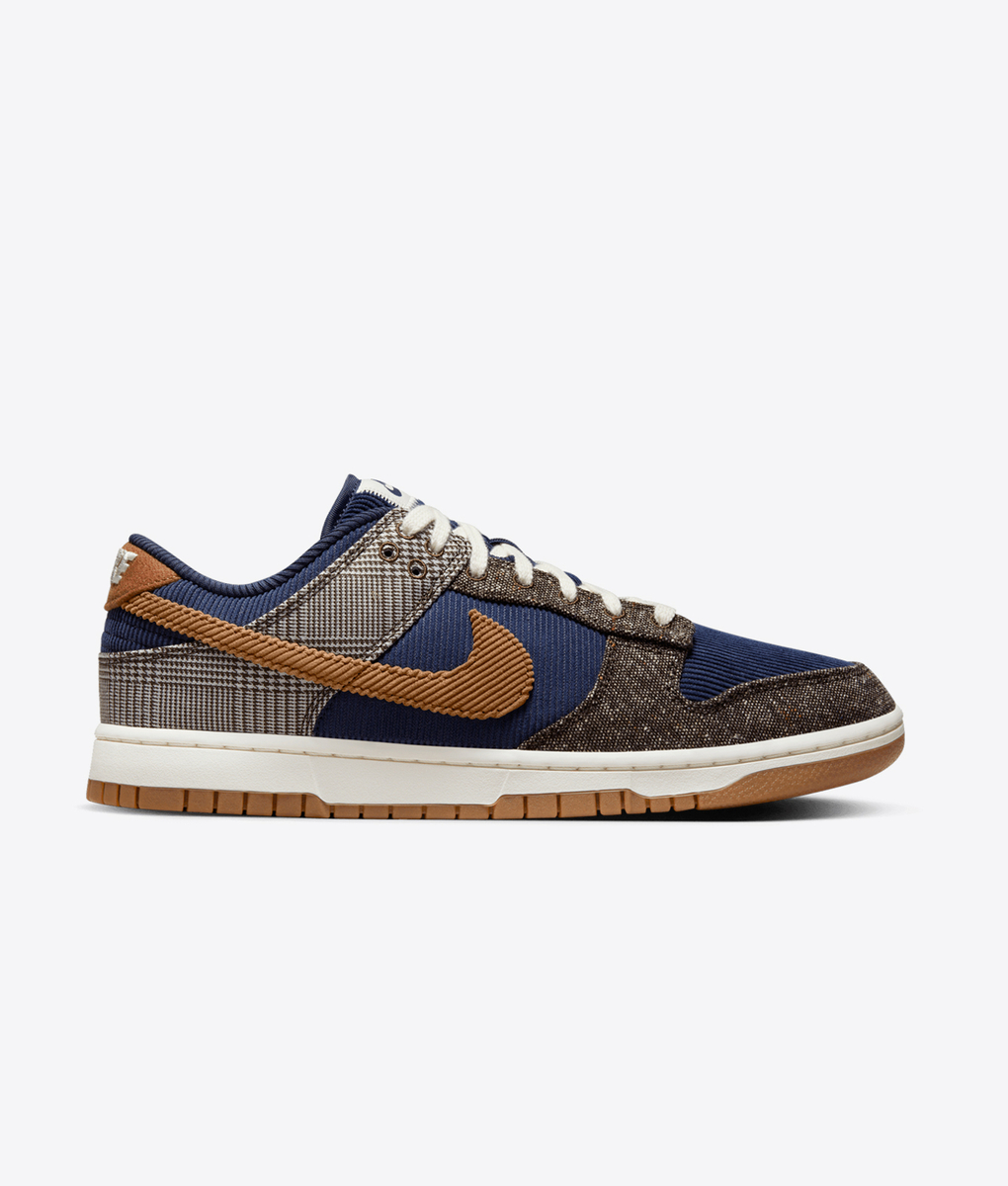 Nike - Elevate your sneaker game with the trendy NIKE DUNK LOW