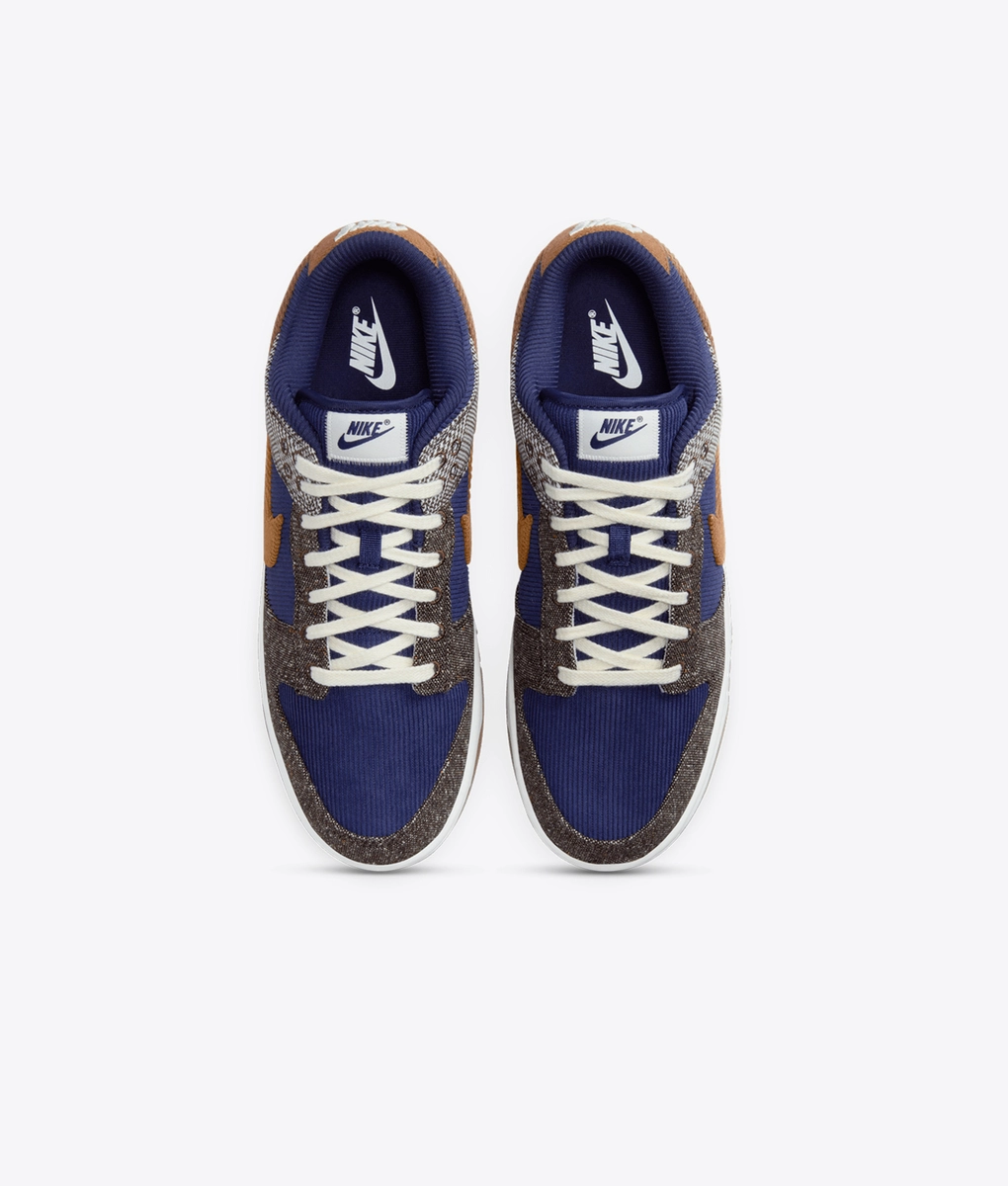 Nike - Elevate your sneaker game with the trendy NIKE DUNK LOW