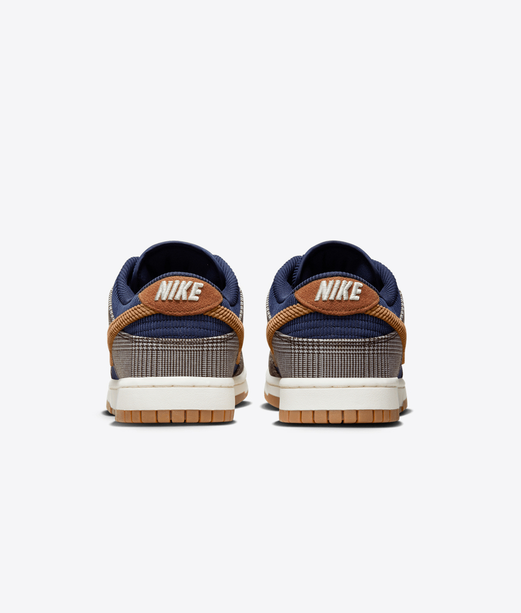Nike - Elevate your sneaker game with the trendy NIKE DUNK LOW
