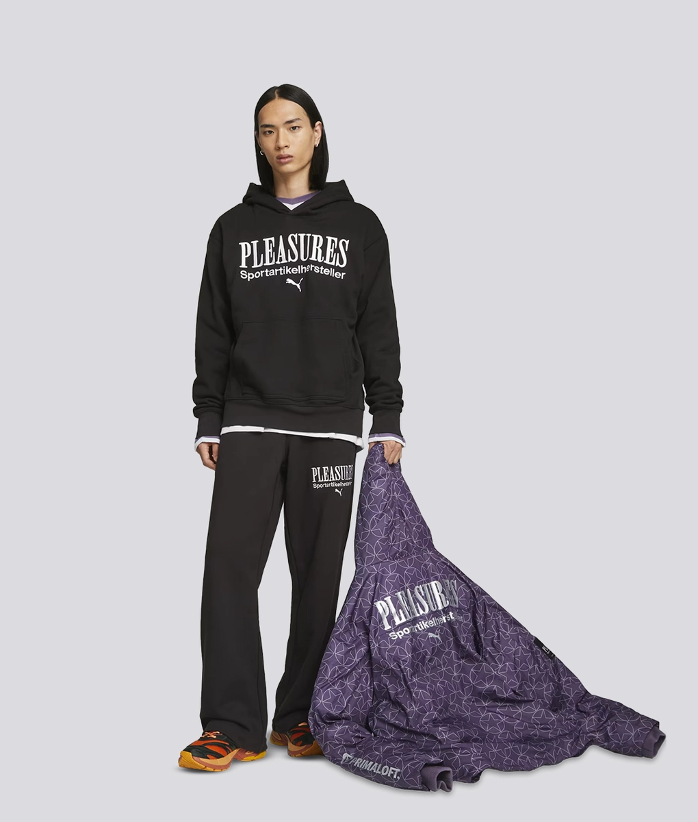 【PLEASURES】プレジャーズ Charge Premium Hoodie New-Split-Zip-Hoodie-Black-01.