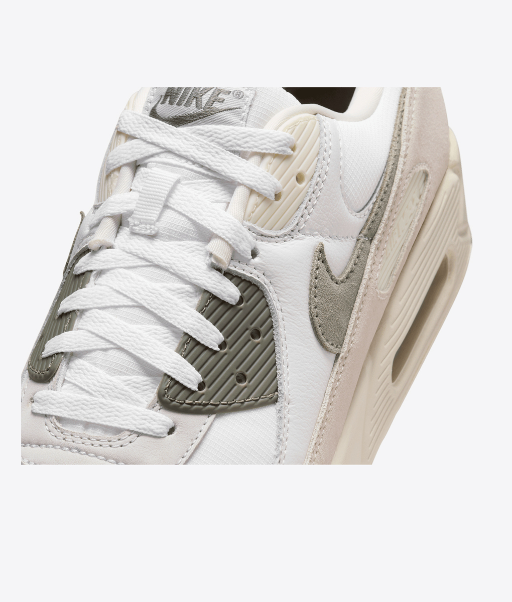 スニーカー NIKE AIR MAX 90 SE WHITE DARK STUCCO SUMMIT WHITE PHANTOM NIKE AIR MAX 90 SE 