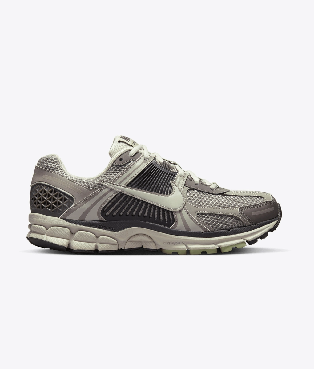 Nike - Zoom Vomero 5 - VegNonVeg