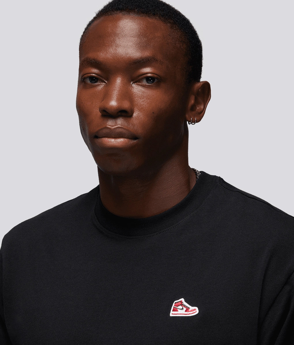 Jordan JORDAN SNEAKER PATCH SHORT SLEEVE CREW TEE BLACK l Buy