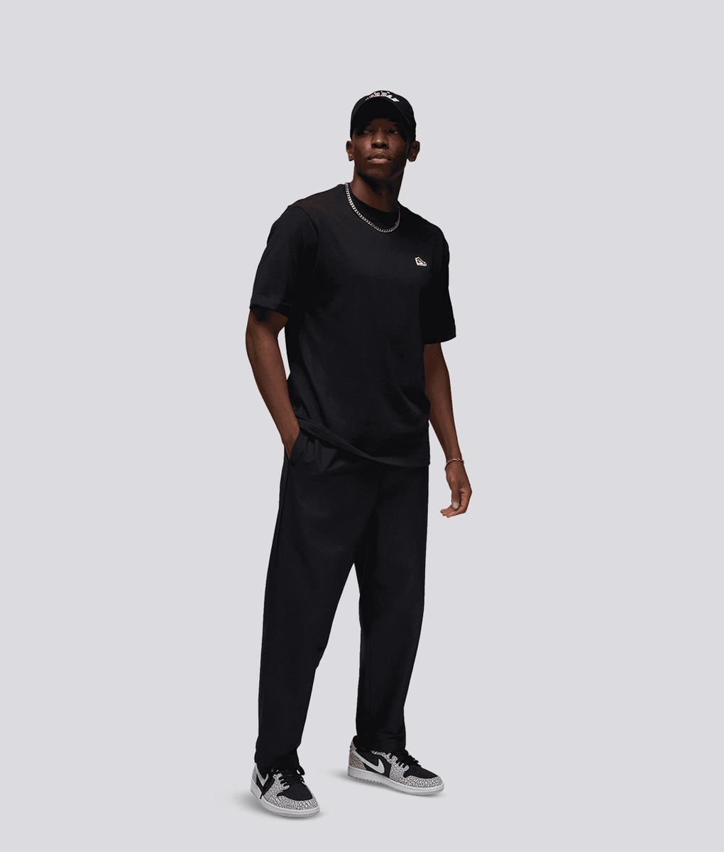★ Nike★ Jordan Brand Sneaker Patch T-Shirt M Black Varsit Jordan - JORDAN SNEAKER PATCH SHORT SLEEVE CREW TEE BLACK l