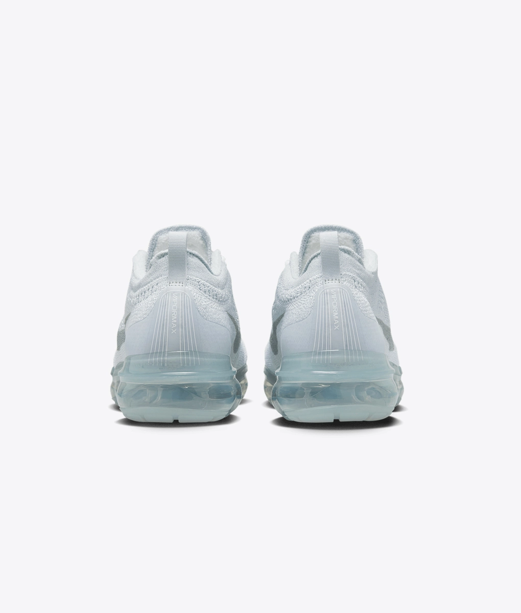 all white vapormax flyknit