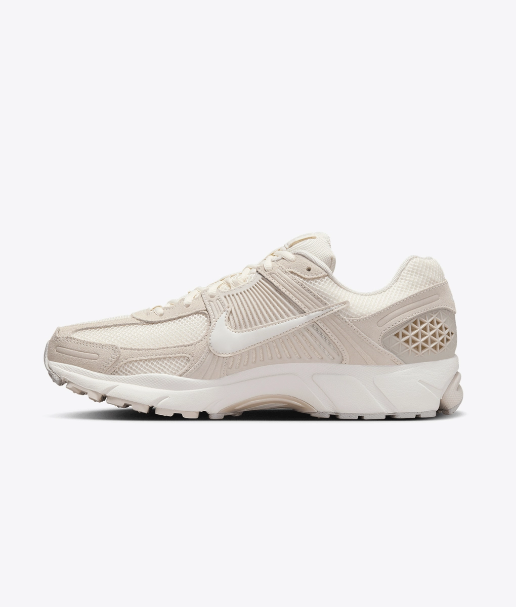 Nike - NIKE ZOOM VOMERO 5 LIGHT OREWOOD BROWN l BUY Men's Sneakers Nike - NIKE ZOOM VOMERO 5 LIGHT OREWOOD BROWN l BUY Men's Sneakers
