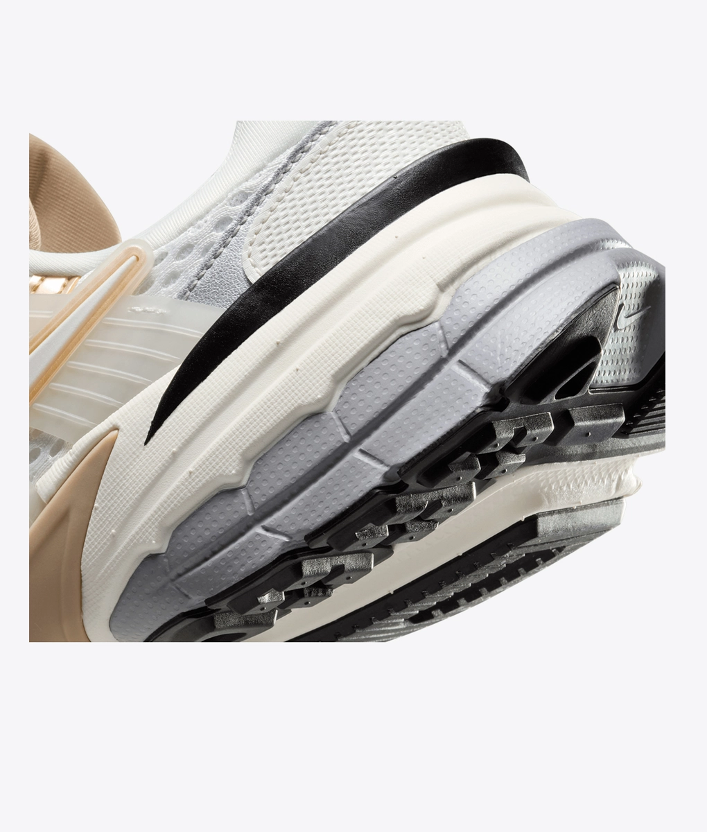 Nike - Nike V2K Run White/Khaki-Metallic Silver | Buy