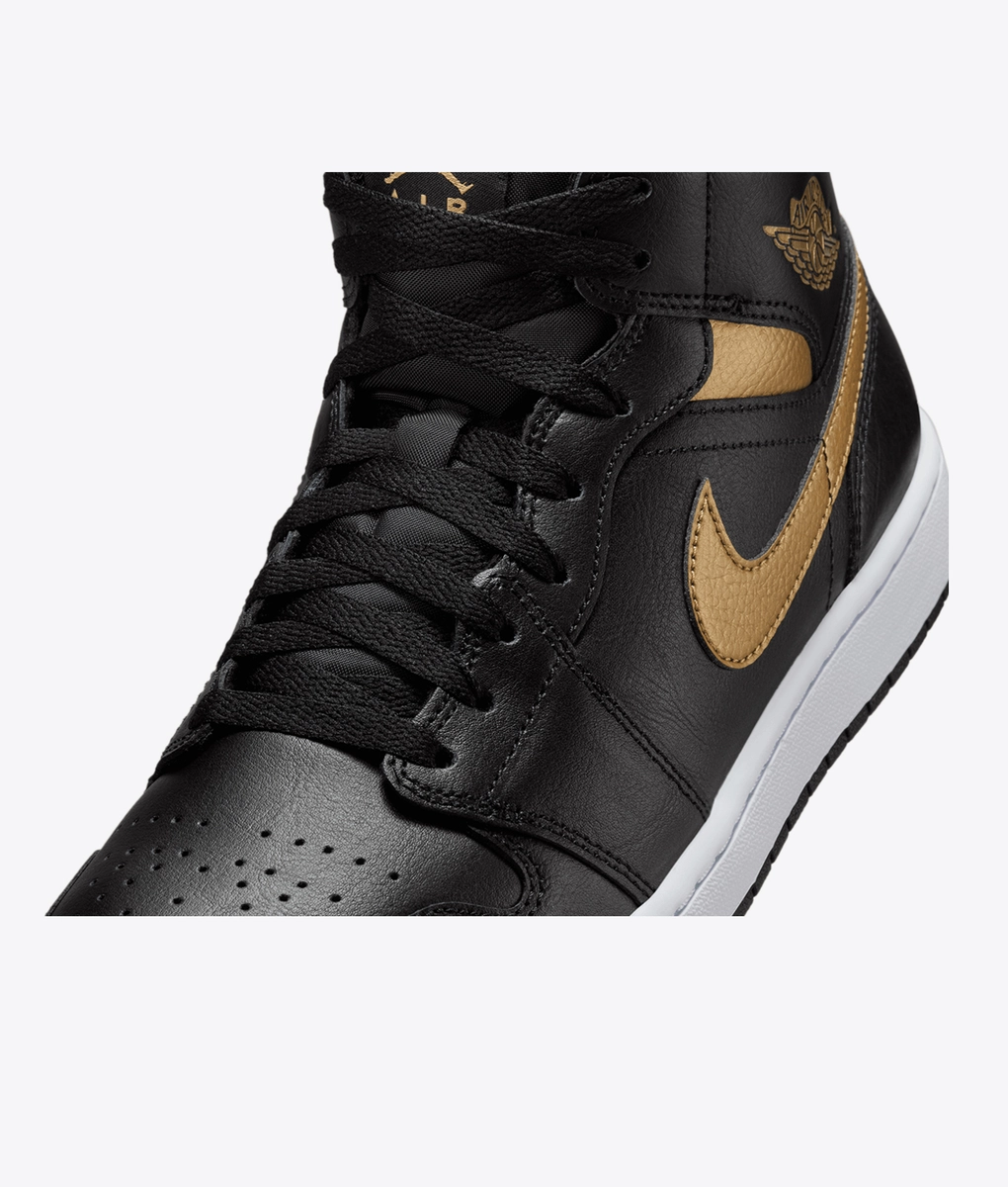 air jordan black with gold
