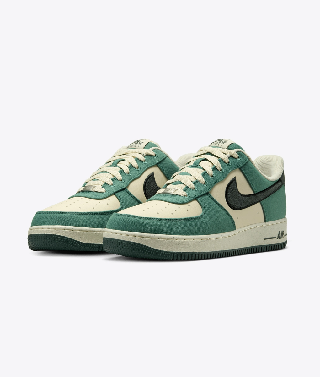 Nike - Air Force 1 '07 Lv8 1 - VegNonVeg