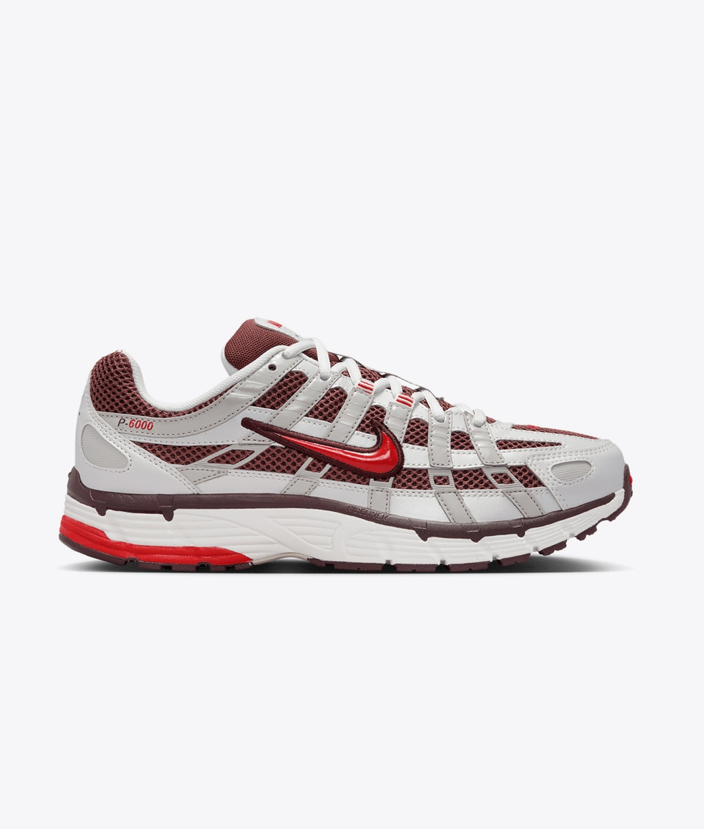 Nike - NIKE WMNS P-6000 MTLC SUMMIT WHITE/FIRE RED-DARK PONY