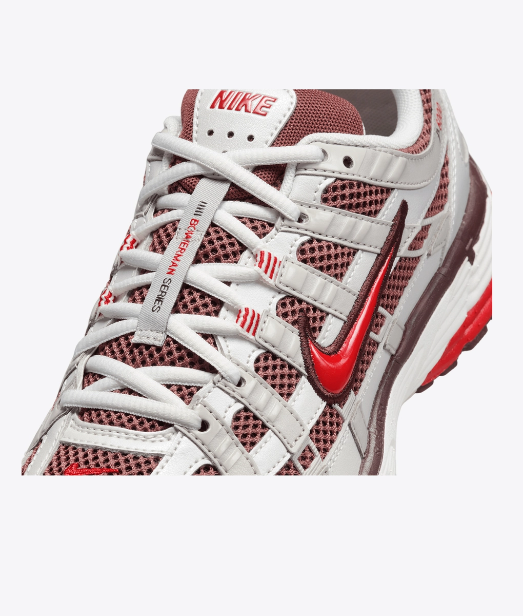 niki Nike - NIKE WMNS P-6000 MTLC SUMMIT WHITE/FIRE RED-DARK PONY
