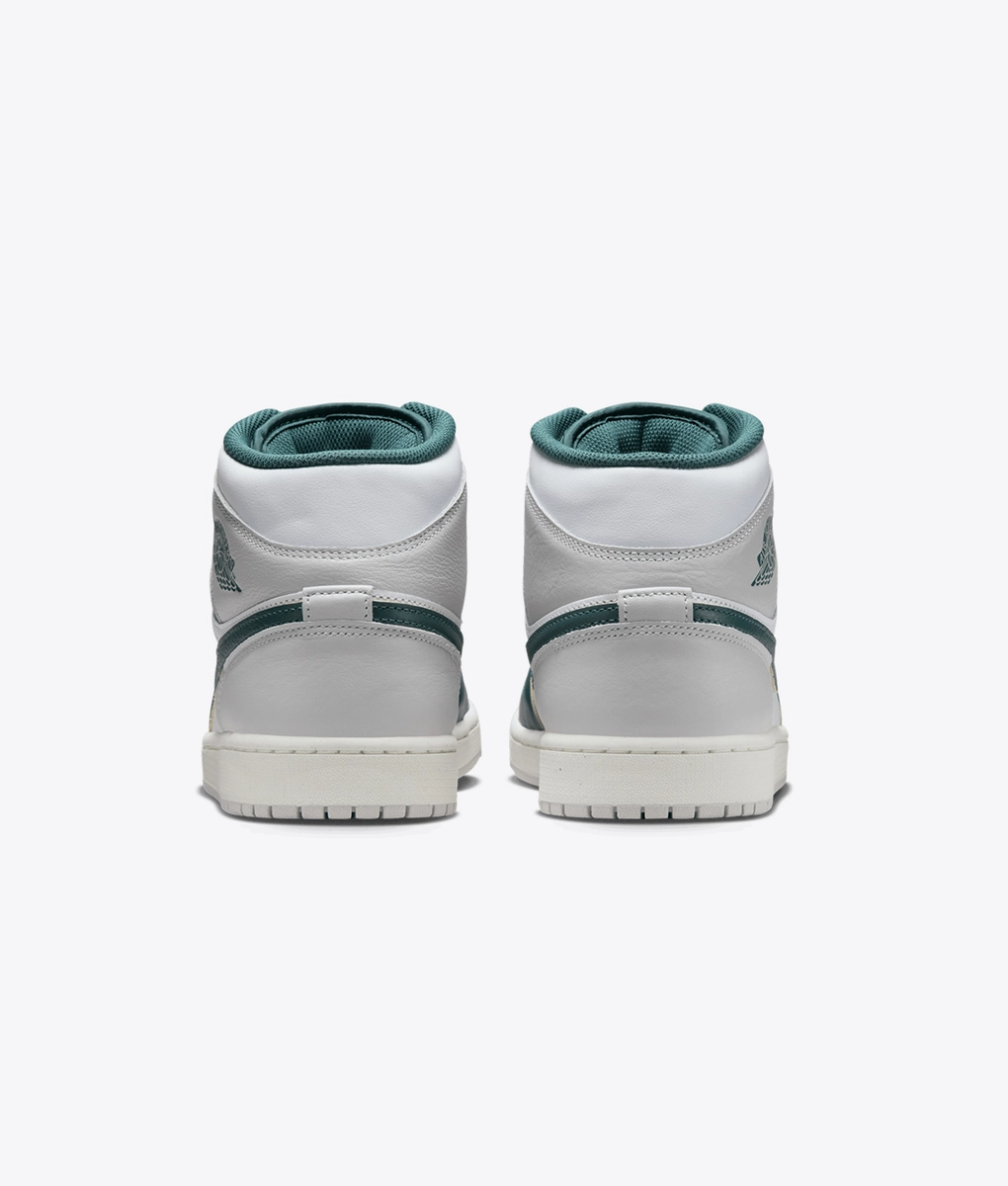 Jordan - Air Jordan 1 Mid Se - VegNonVeg