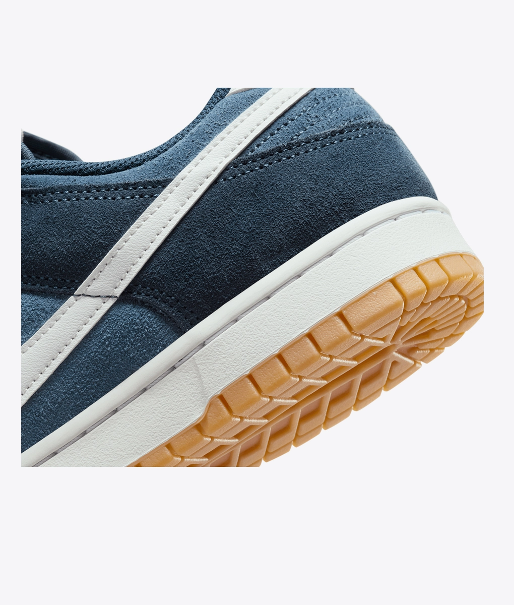 Nike - Dunk Low Retro Se - VegNonVeg
