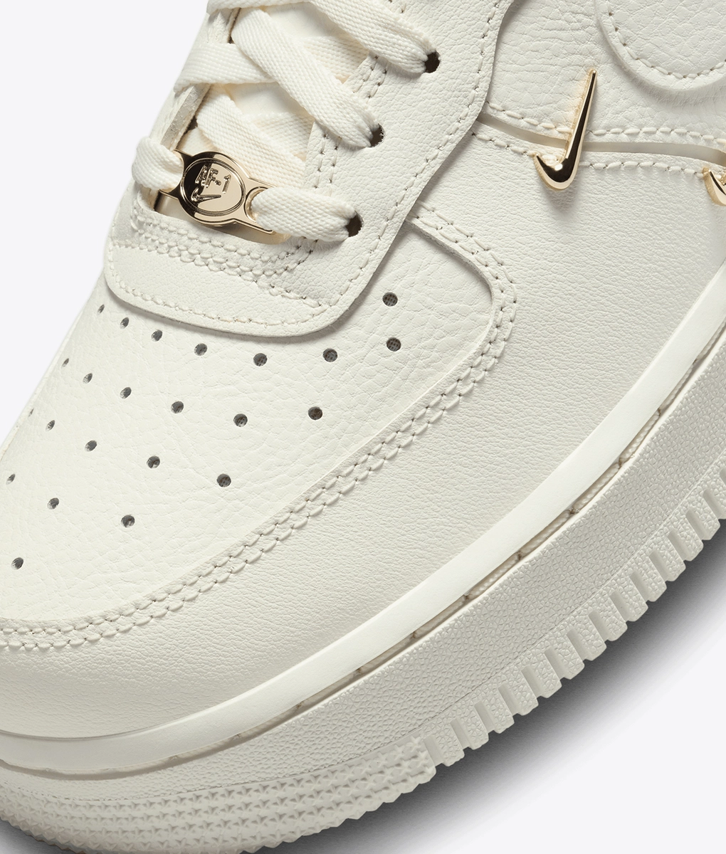 Nike - Air Force 1 '07 Lx - VegNonVeg