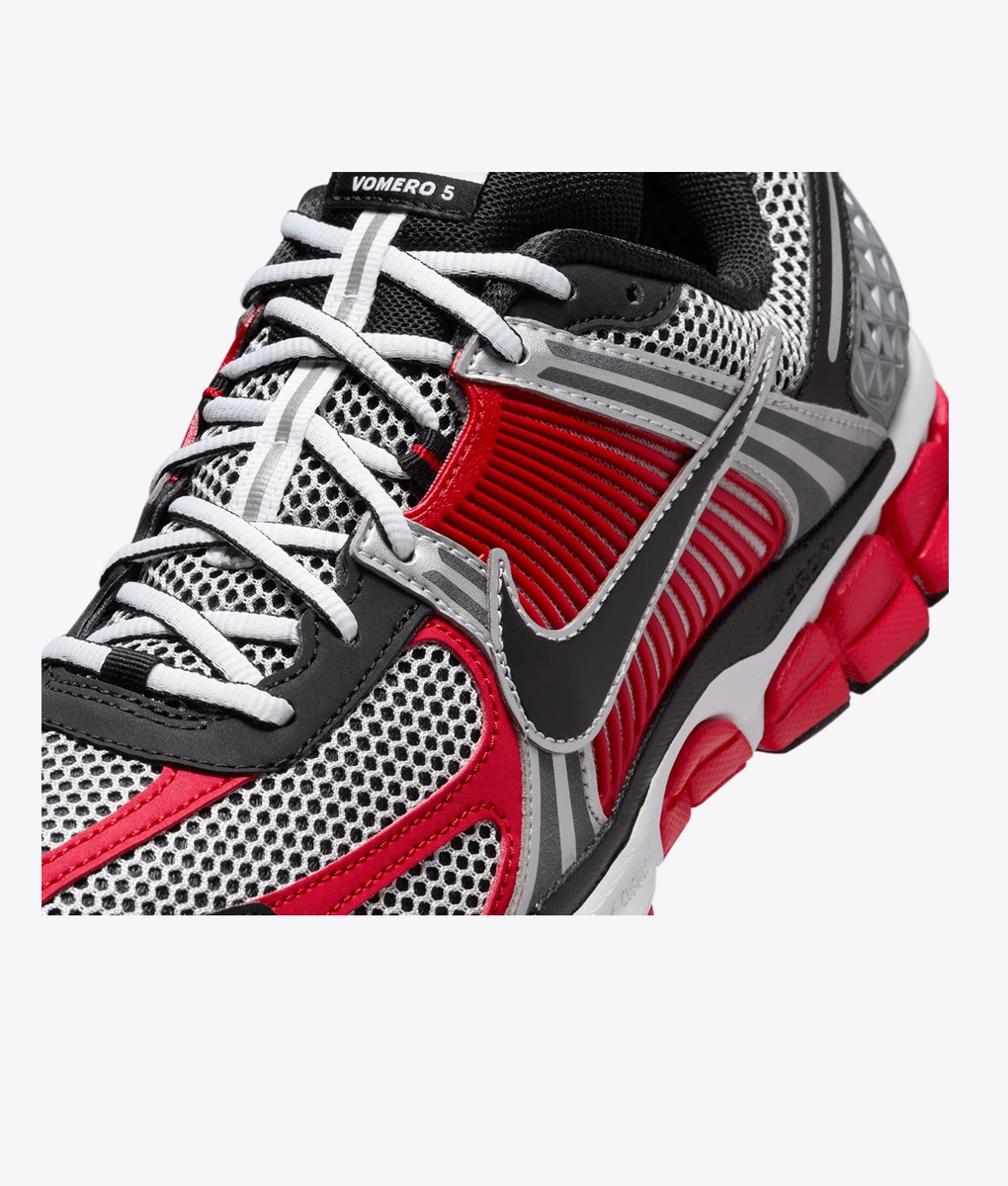 Nike - NIKE ZOOM VOMERO 5 METALLIC SILVER/BLACK-UNIVERSITY RED l