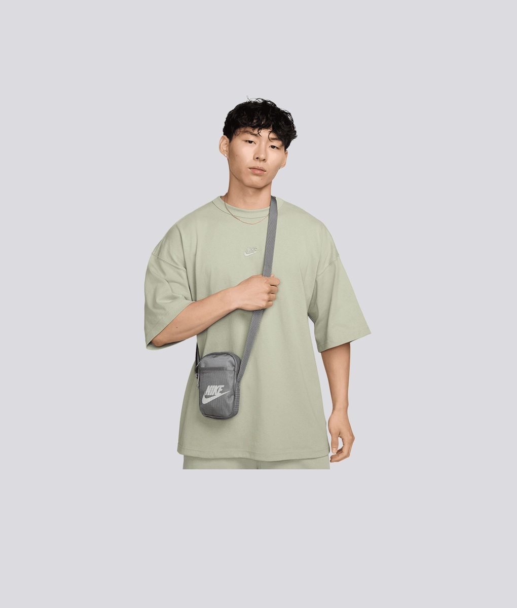 【かっこいい・セール・人気】Nike Heritage Crossbody バッグ Nike - NIKE HERITAGE SMALL CROSSBODY BAG SMOKE GREY/SUMMIT