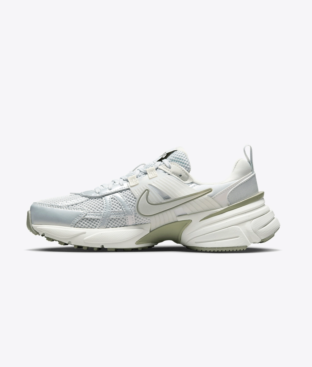 Nike - NIKE V2K RUN PHOTON DUST/LIGHT SILVER-SUMMIT WHITE l BUY