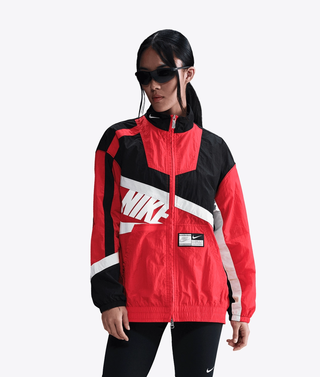 Nike - NIKE SPORTSWEAR OVERSIZED WOVEN JACKET UNIVERSITY RED