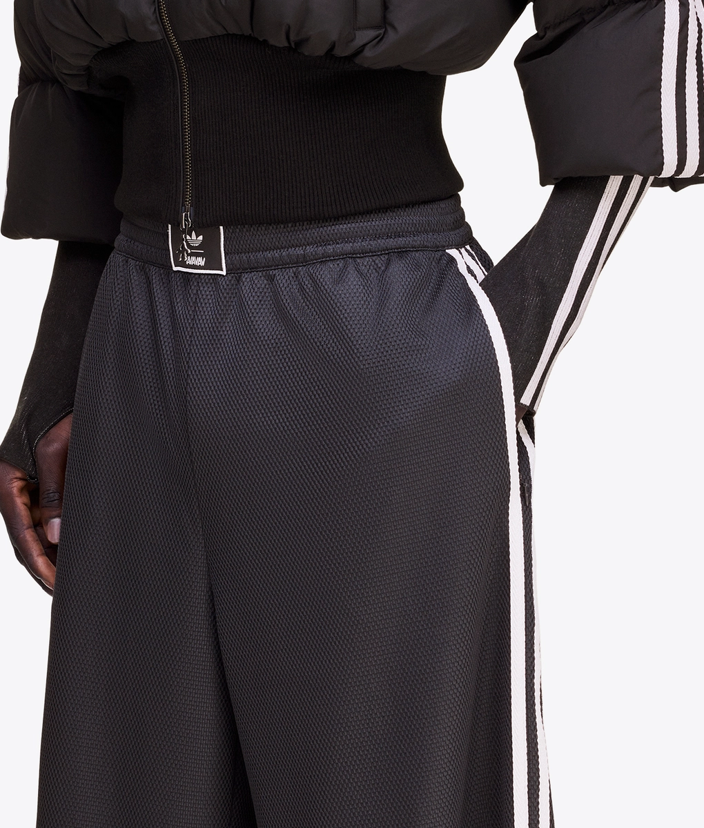 Adidas Originals - X AVAVAV SHORTS - VegNonVeg