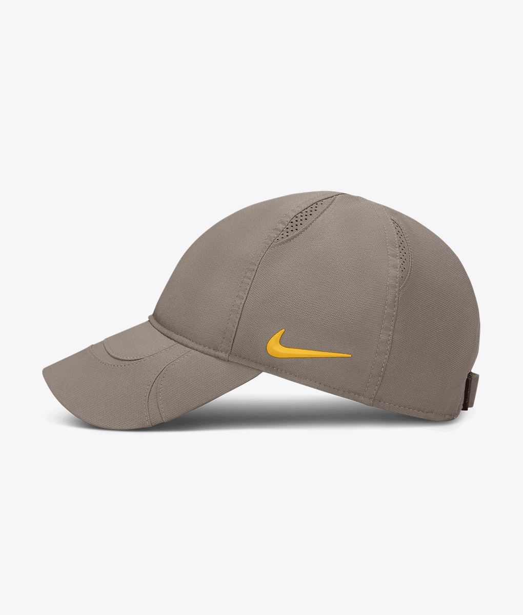 【未使用品】Nike x Drake NOCTA CLUB CAP ベージュ NIKE U NRG CLUB CAP NOCTA-USCB OLIVE GREY/YELLOW OCHRE（ナイキ NRG