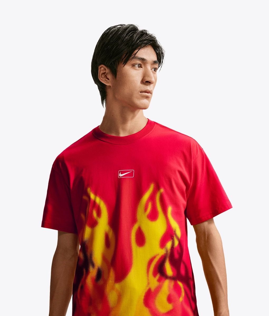 Nike - SPORTSWEAR GENDER NEUTRAL GRAPHIC TEE - VegNonVeg
