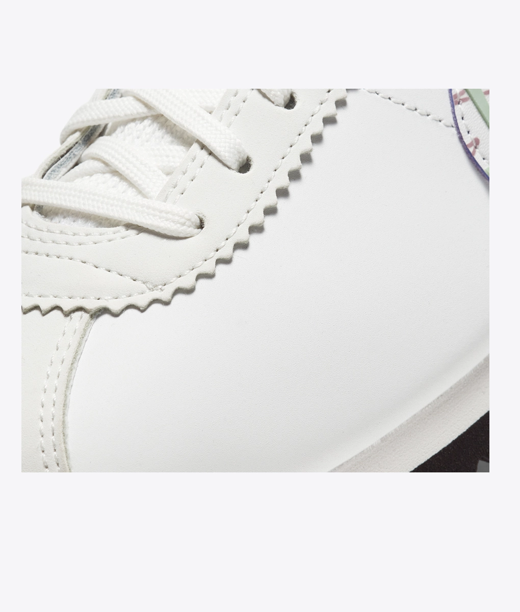 Nike - WMNS CLASSIC CORTEZ SE 'SMTWHT/SMTWHT' - VegNonVeg