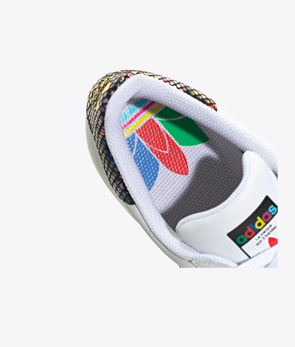 superstar colorful trefoil cloud white