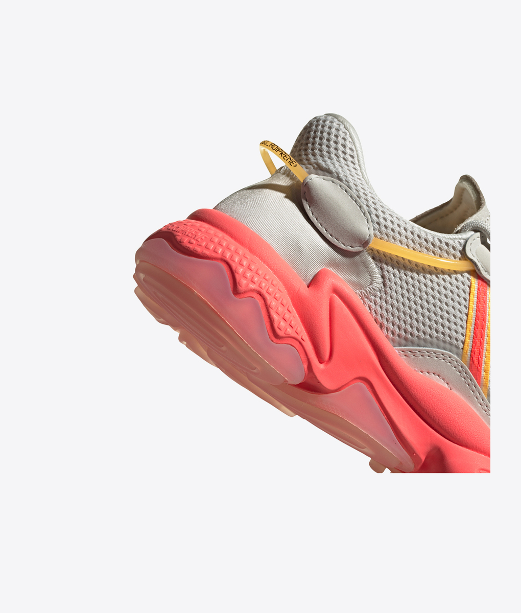 Adidas Originals - OZWEEGO W 'TALC/SIGPNK/SOGOLD' - VegNonVeg