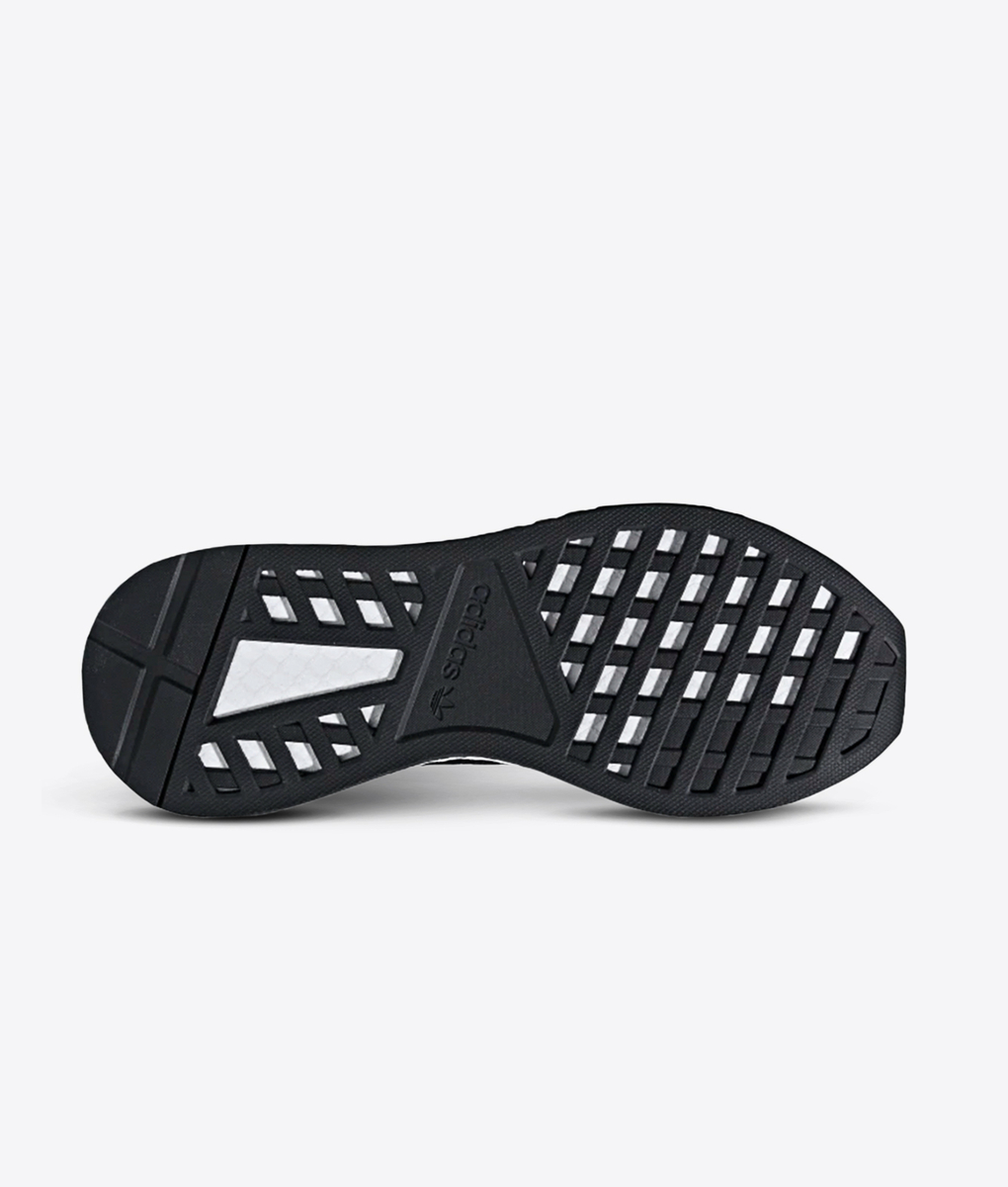 deerupt runner core black