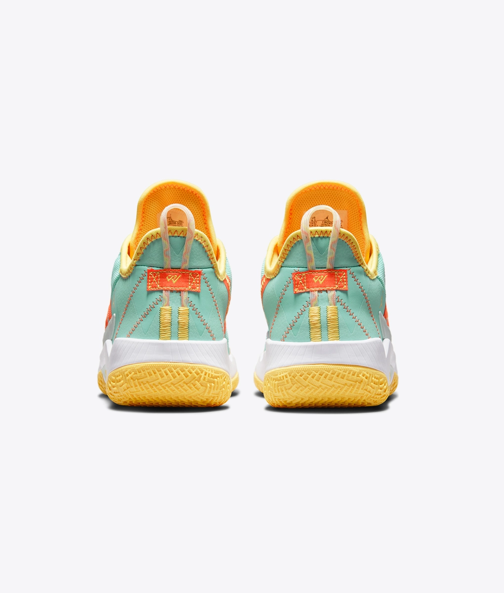 Basketball Sneakers Air Jordan Tropical Twist Mid Jordan High Zoom