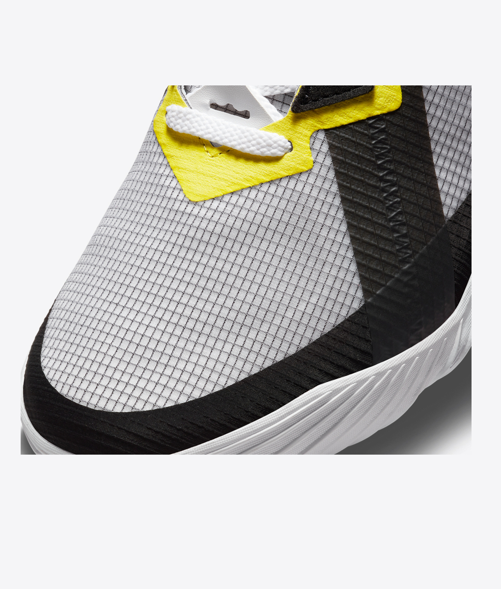 今月限定価格　Nike LeBron XVⅢ Low シューズ　ルーニー　新品 Nike LeBron XVⅢ Low シューズ ルーニー 新品