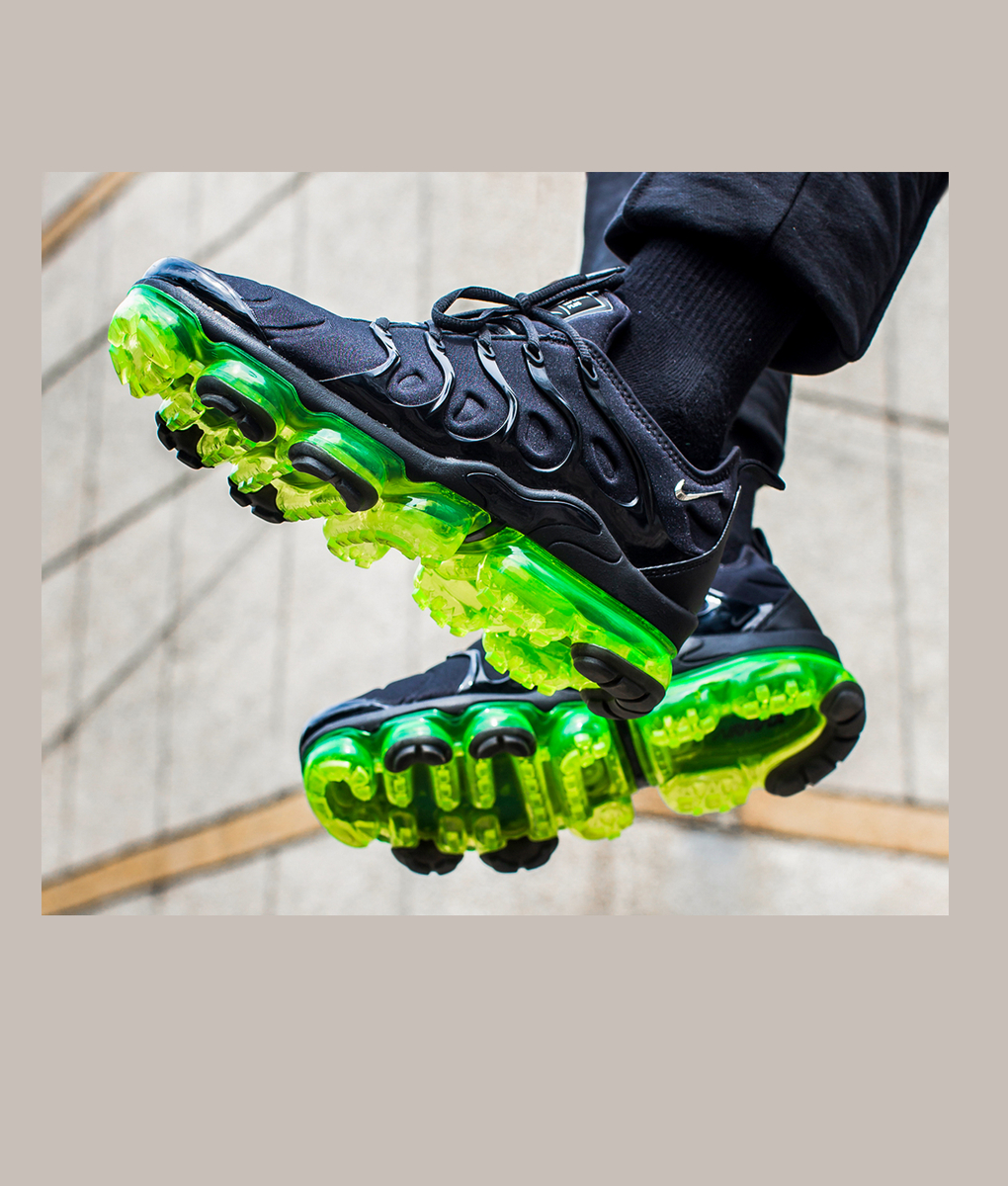 スニーカー Men's Nike Air VaporMax Plus Black And Volt Nike - 1 - VegNonVeg