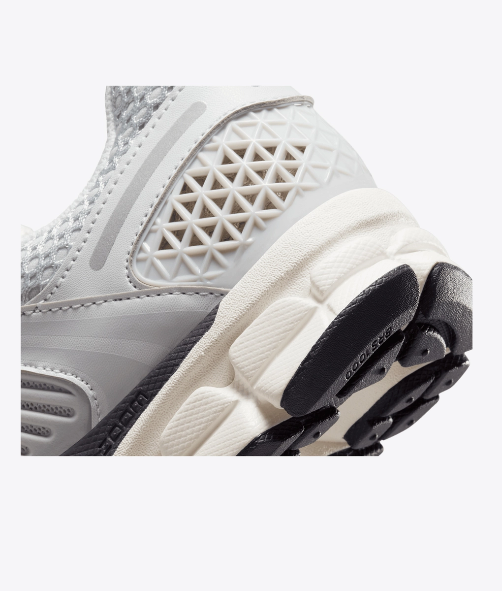 NIKE ZOOM VOMERO 5 CLGGRY/SAIL 国内発送 nike-wmns-zoom-vomero-5-photon