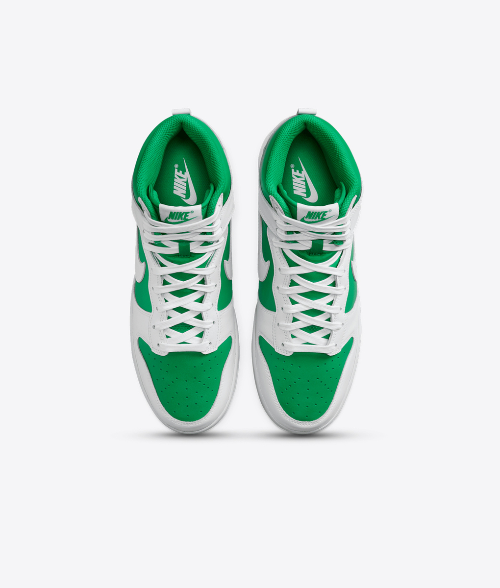 Nike - Elevate your sneaker game with the trendy Nike DUNK