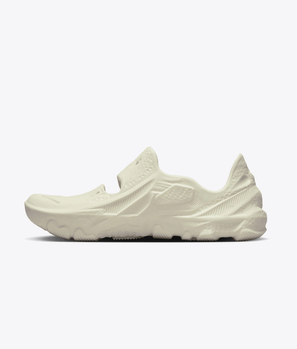 Nike - Ispa Universal - VegNonVeg
