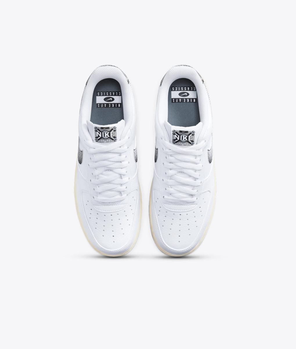 Nike - Elevate your sneaker game with the trendy NIKE AIR FORCE 1 