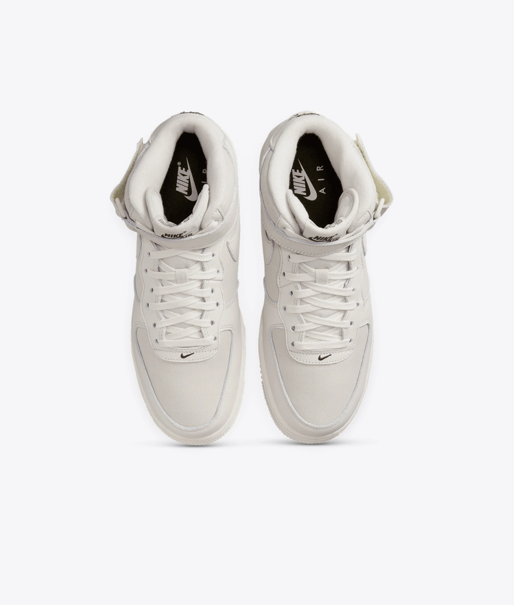 Nike - Elevate your sneaker game with the trendy NIKE AIR