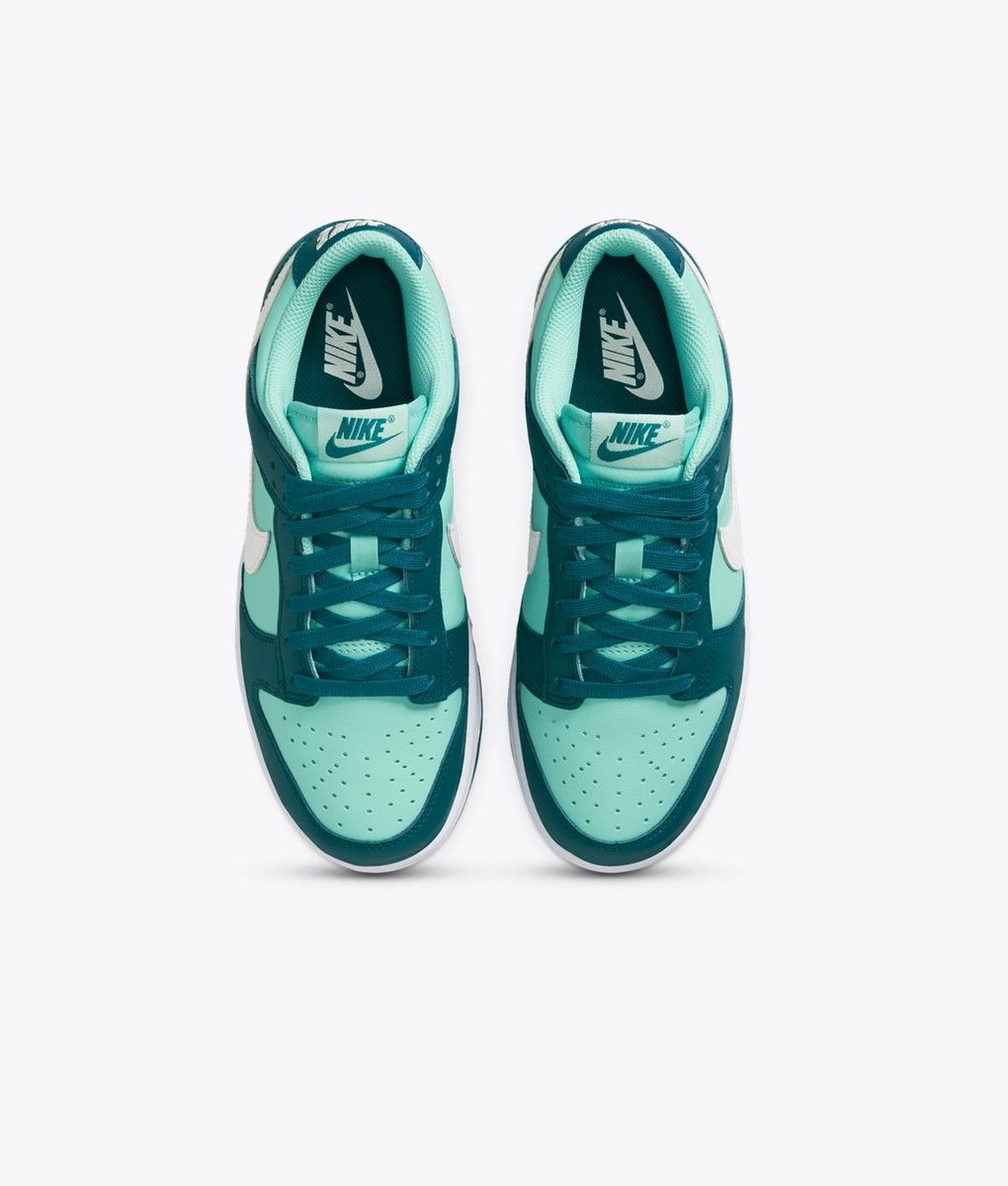 国内配送 NIKE WMNS DUNK LOW GEODE TEAL /WHITE-EMERALD RISE Nike WMNS Dunk Low - Geode Teal / White / Emerald Rise