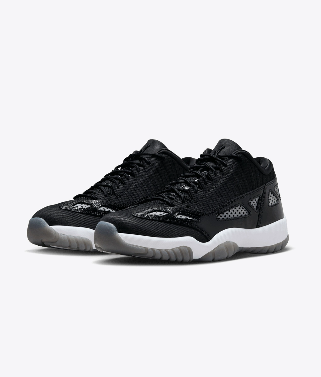 Jordan - Elevate your sneaker game with the trendy NIKE AIR JORDAN