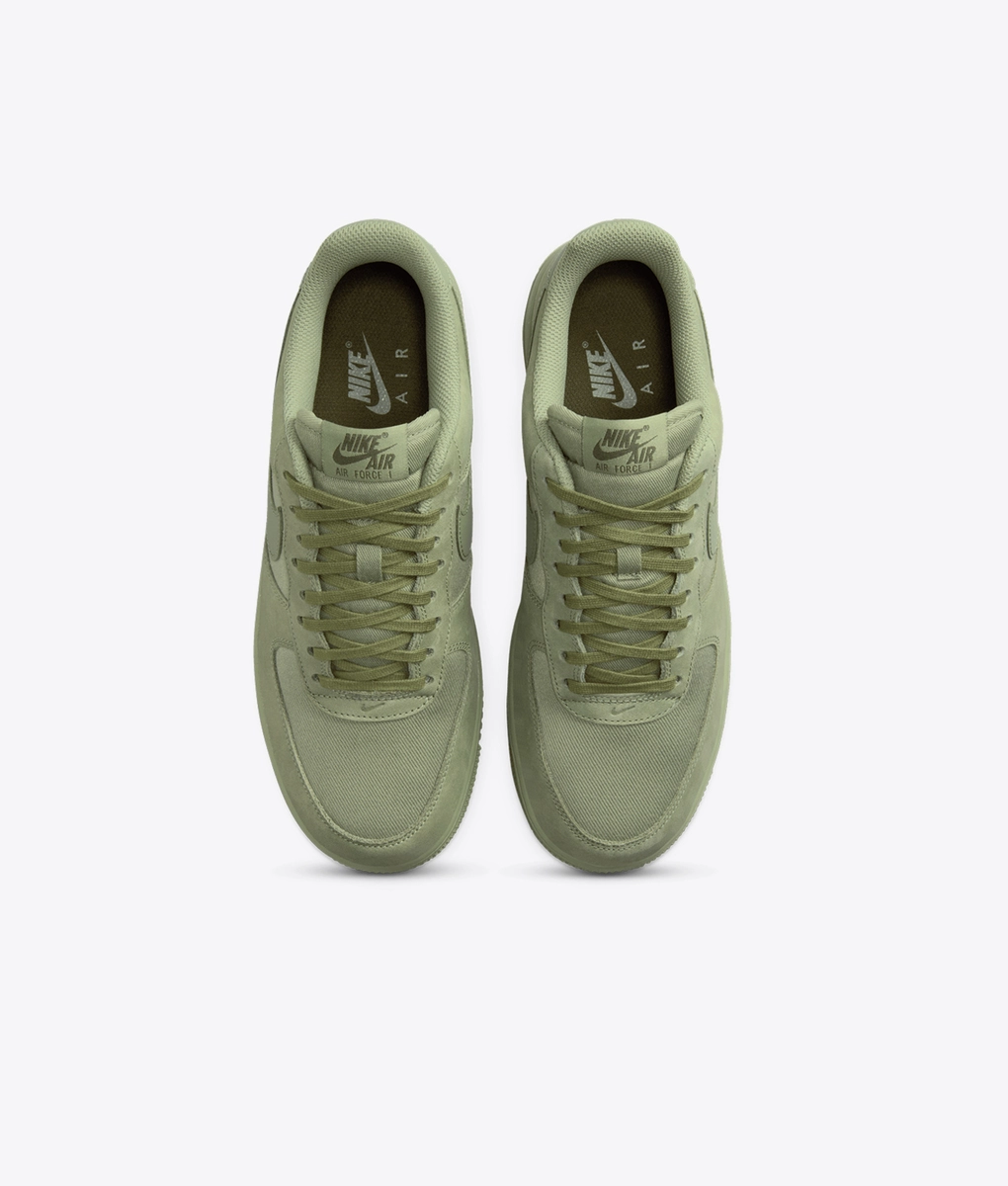 Nike - Elevate your sneaker game with the trendy NIKE AIR