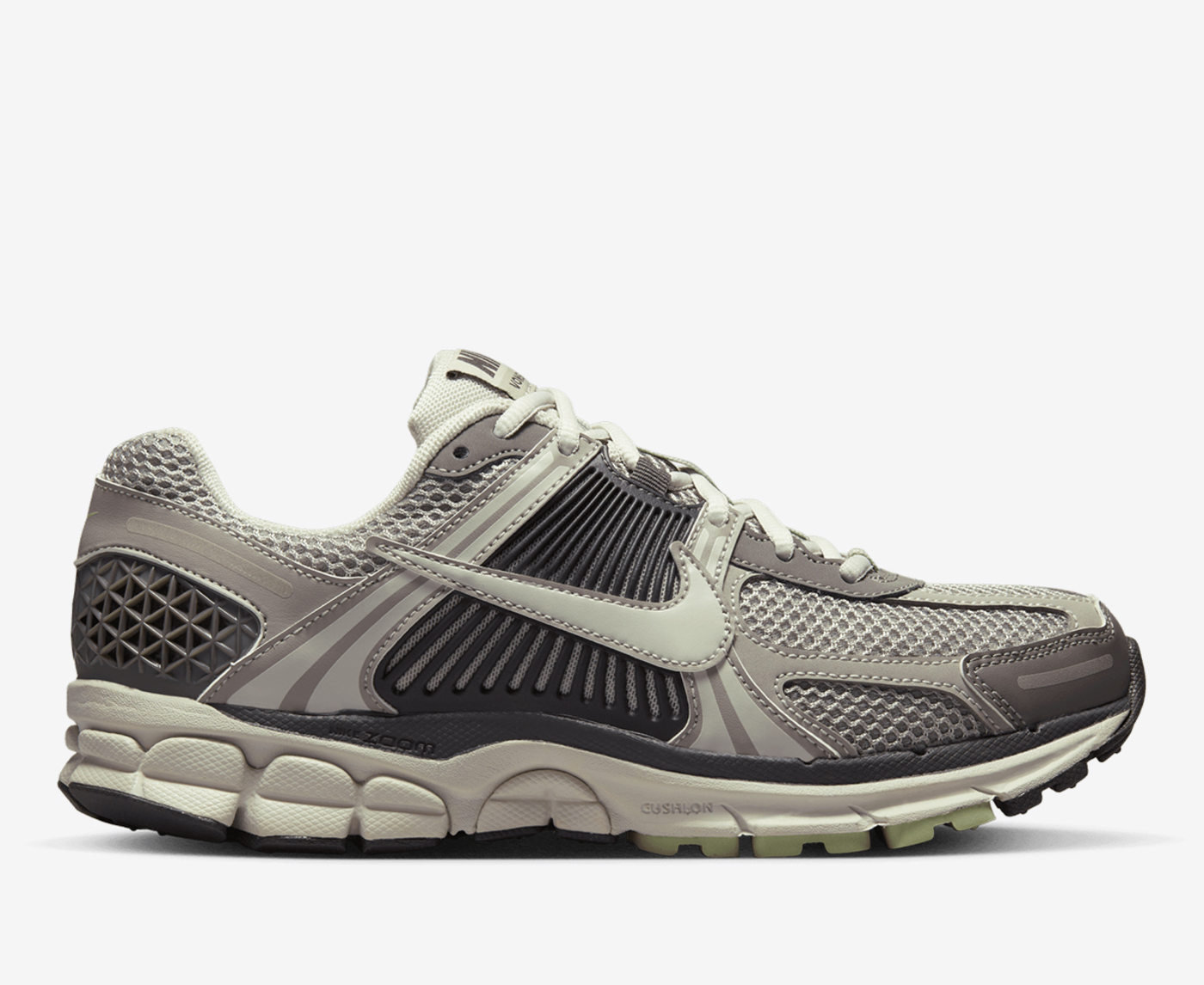 Nike zoom vomero 5 hot sale sizing