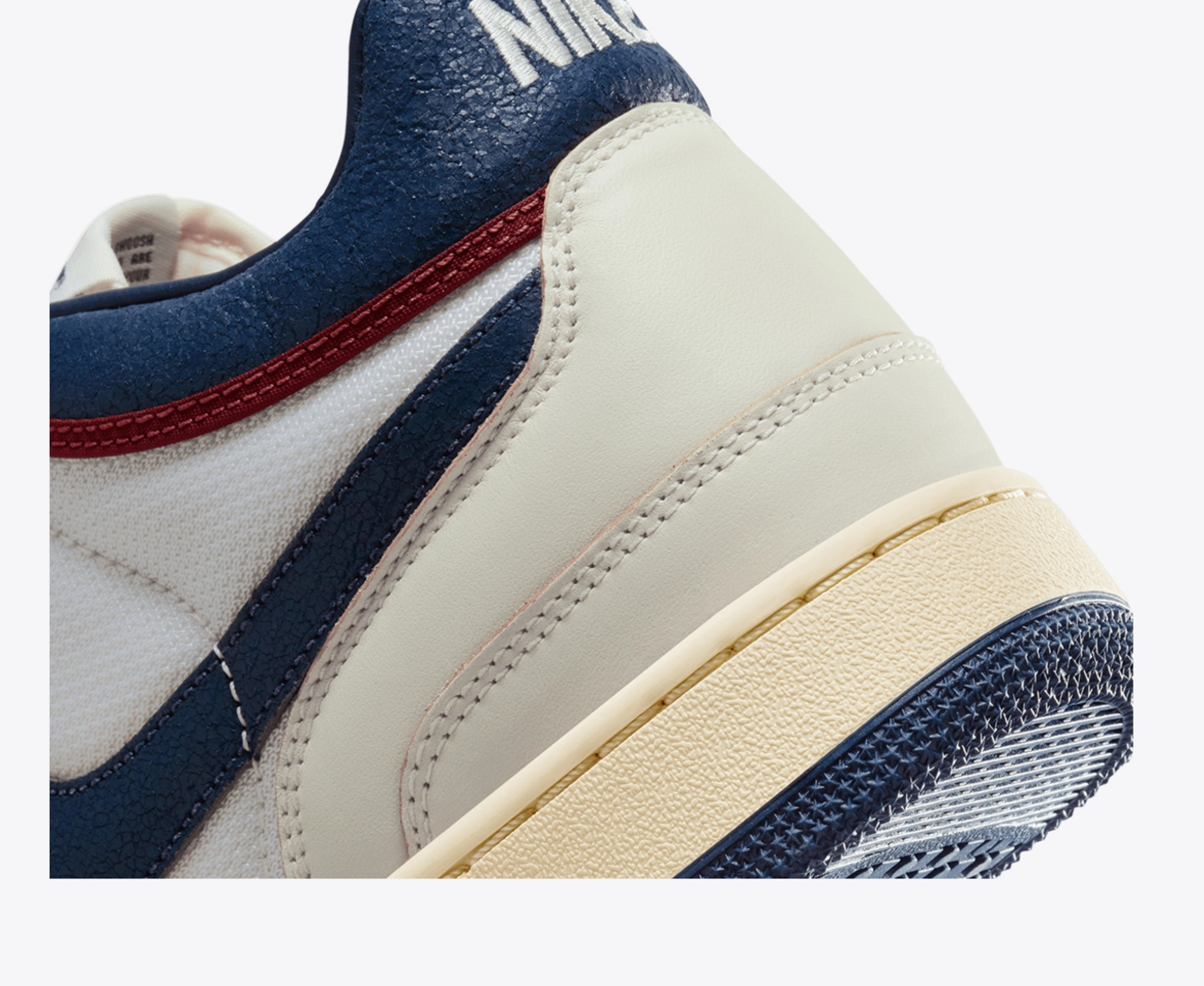 Nike - NIKE ATTACK PREMIUM SAIL/MIDNIGHT NAVY-COCONUT MILK l