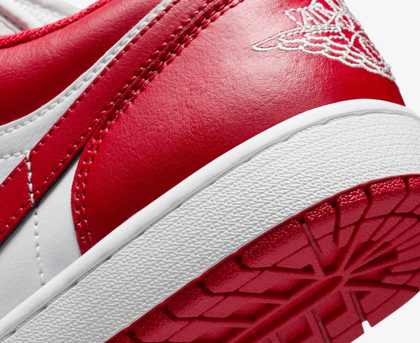 jordan-air-jordan-1-low-summit