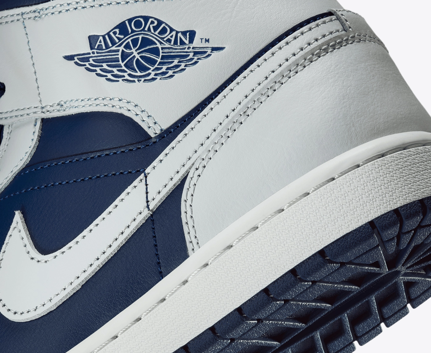 jordan-air-jordan-1-mid-blue-