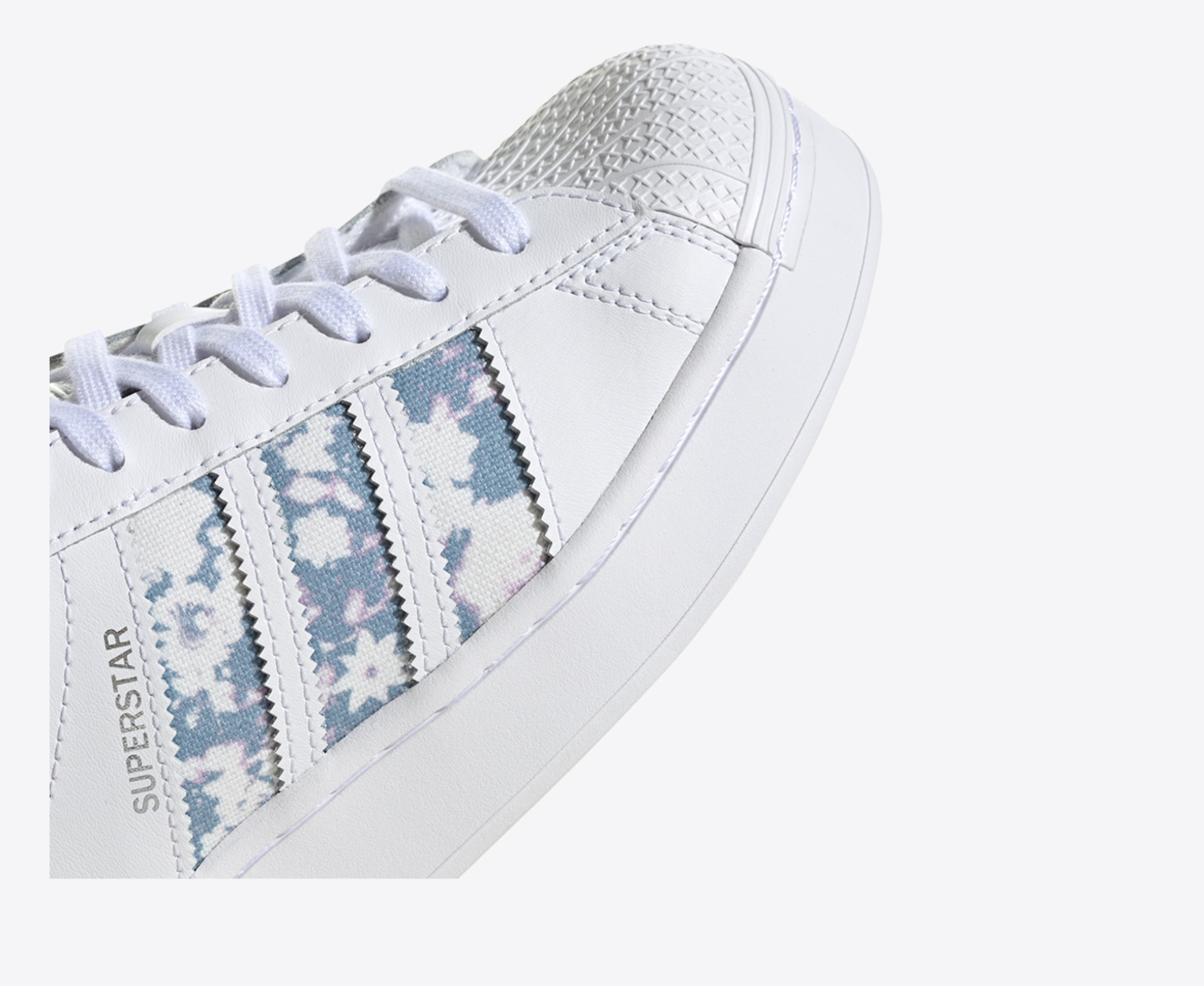 adidas gazelle silver green womens adidas Originals Women Superstar Bold White FV3334, 8.5